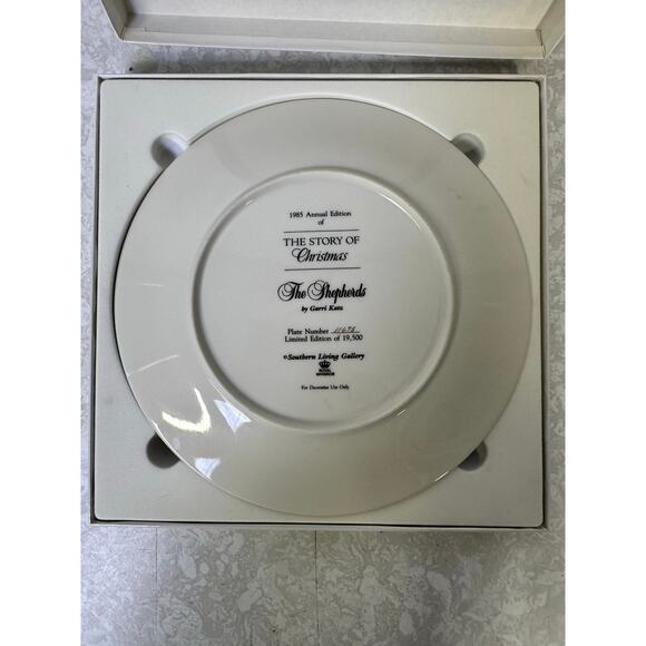 Southern Living Gallery 1985 Story of Christmas Plate 'The Shepherds' - Picture 4 of 5